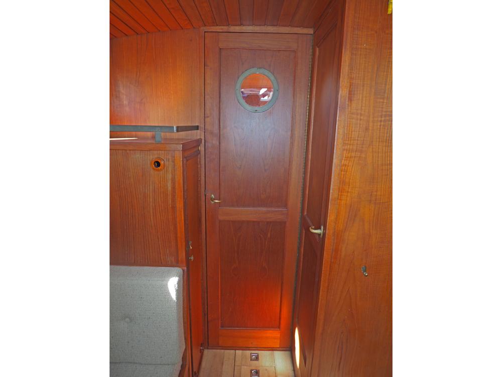 Cabin en avant, H&eacute;bergements